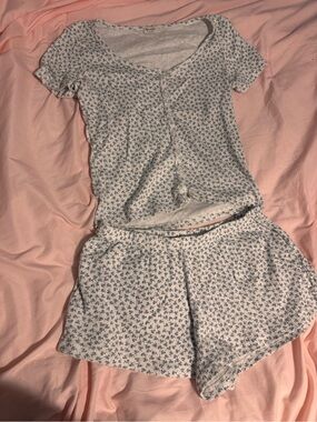 Brandy Melville Soft Cotton Floral Women's Pajama Set - Light Blue